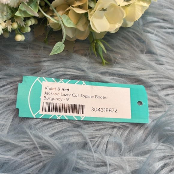 NWT Violet & Red Jackson Lazer Cut Topline Booties in Burgundy - Picture 9 of 11